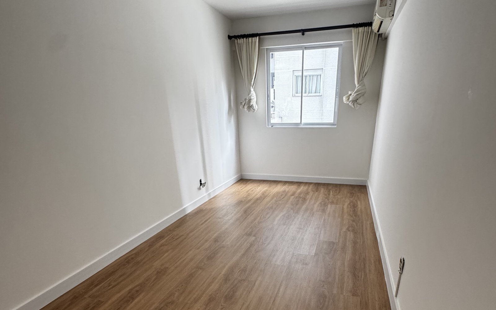 Ambiente depois da instalação do piso laminado