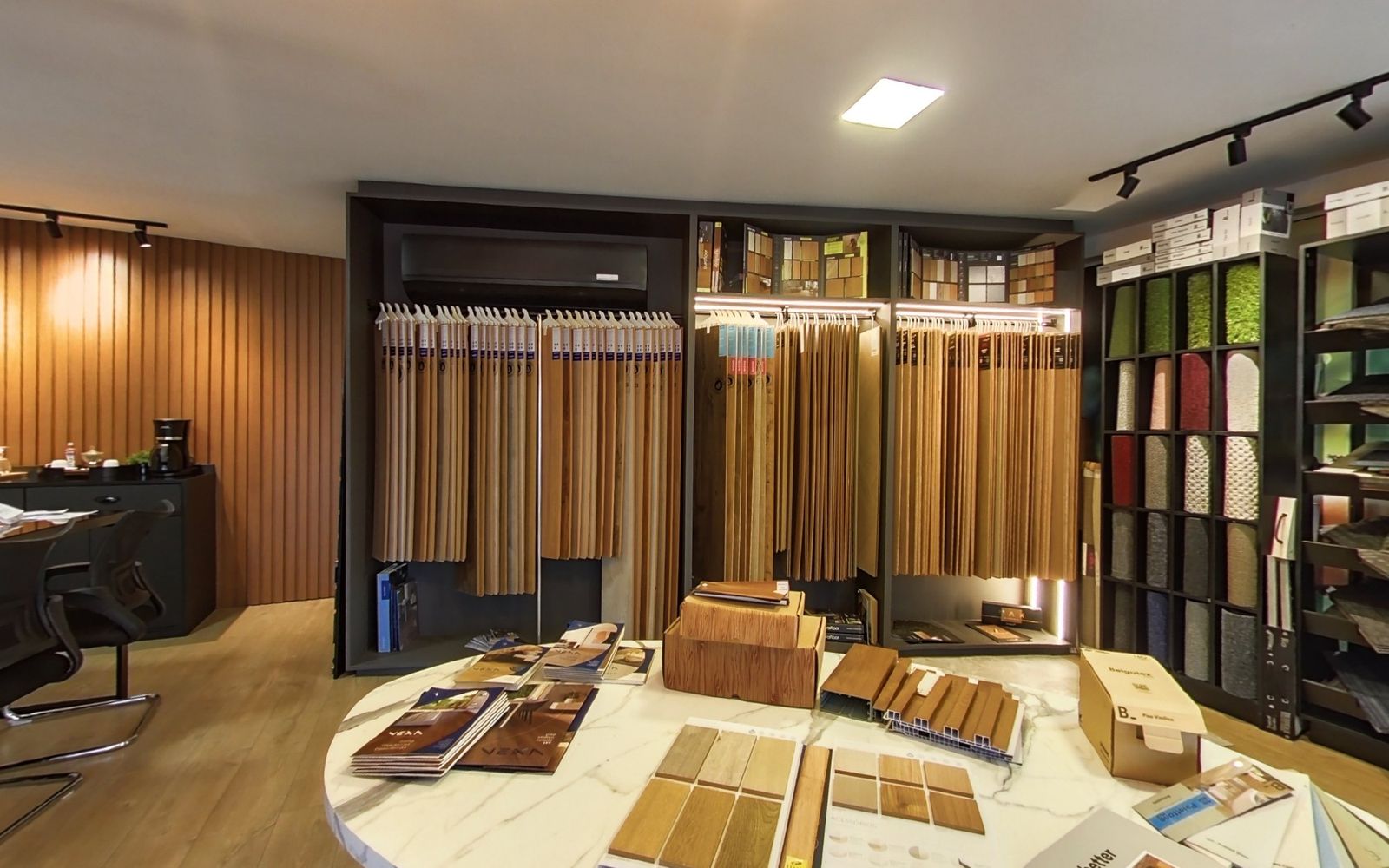 Interior do showroom da Unique Revest em Balneário Camboriú